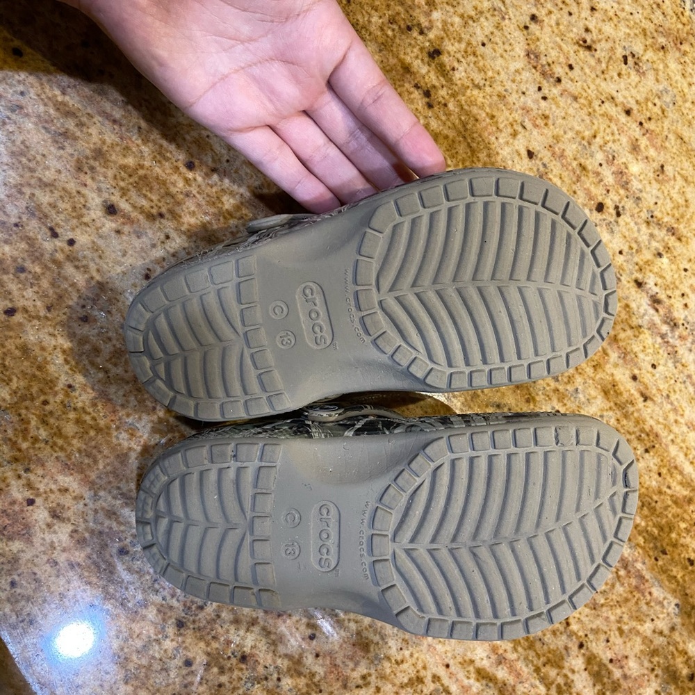 **SOLD**Crocs - Picture 6 of 7